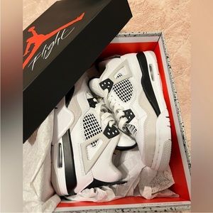 Air Jordan 4 Retro ‘Military Black’ 2022